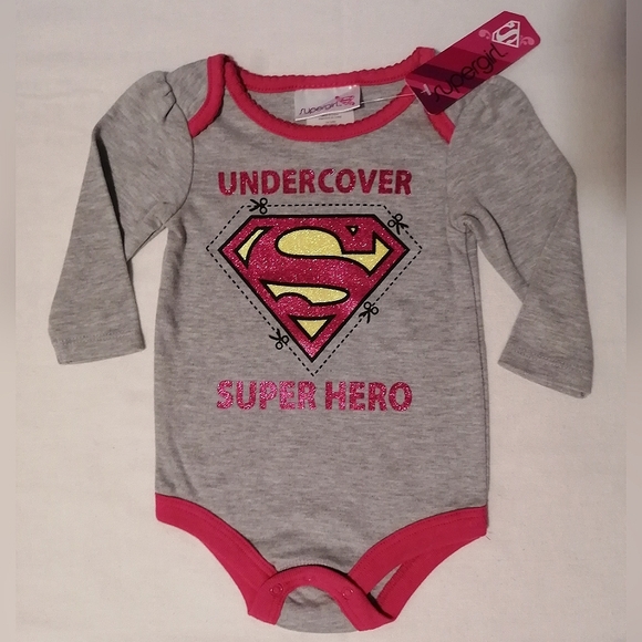 🔥SALE🔥 Supergirl "Undercover Super Hero" Baby Girls Onesie NWT Sz 0-3 Months - Picture 1 of 5